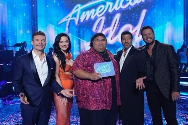 Nam sinh 18 tuổi nặng 135kg lên ngôi Thần tượng Âm nhạc Mỹ 2023-2