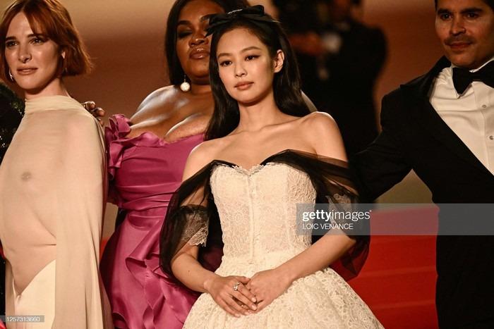 Jennie như công chúa trên thảm đỏ LHP Cannes-7