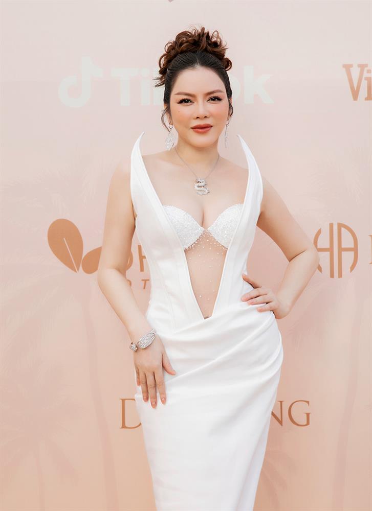 Nhan sắc tựa thiếu nữ của Hari Won, Lý Nhã Kỳ sexy tuổi 41-3