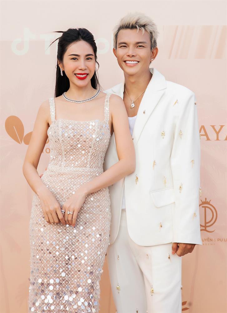 Nhan sắc tựa thiếu nữ của Hari Won, Lý Nhã Kỳ sexy tuổi 41-2