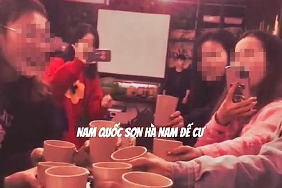 Phẫn nộ nhóm bạn trẻ chế 'Nam quốc sơn hà' thành bài thơ đi nhậu phản cảm