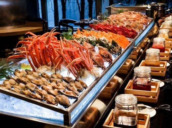 Khách Trung Quốc chỉ mua một suất buffet nhưng cho 3 người cùng ăn-1