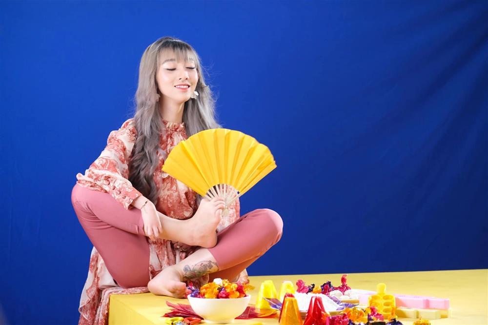 Cô thợ trang điểm bằng chân, làm mẹ đơn thân hút chàng trai từ Nhật-3