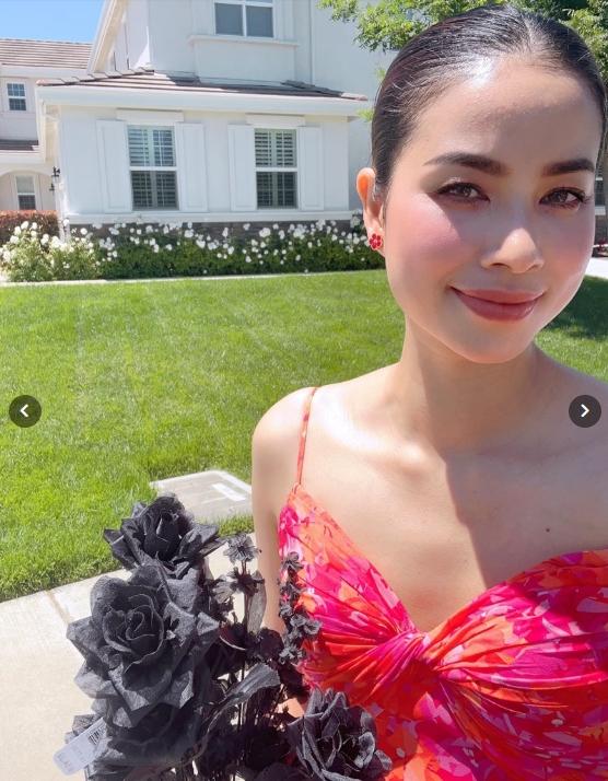 Hoa hậu Phạm Hương khoe hoa nở rộ trước biệt thự ở Mỹ, cuộc sống giờ thảnh thơi-2