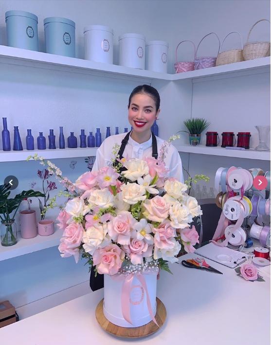 Hoa hậu Phạm Hương khoe hoa nở rộ trước biệt thự ở Mỹ, cuộc sống giờ thảnh thơi-6