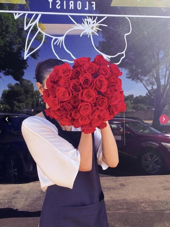 Hoa hậu Phạm Hương khoe hoa nở rộ trước biệt thự ở Mỹ, cuộc sống giờ thảnh thơi-11