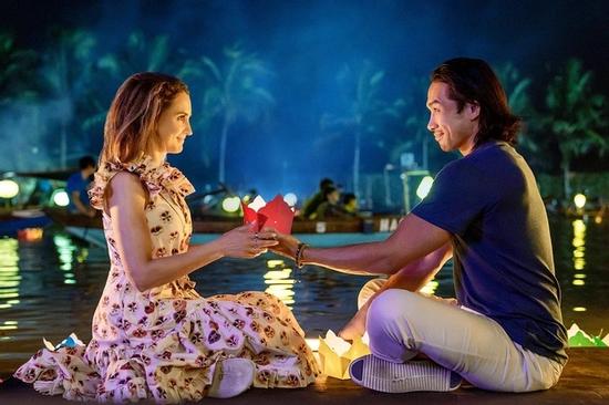 'A Tourist's Guide to Love' quay ở Việt Nam gây sốt: Đừng chờ sự ăn may