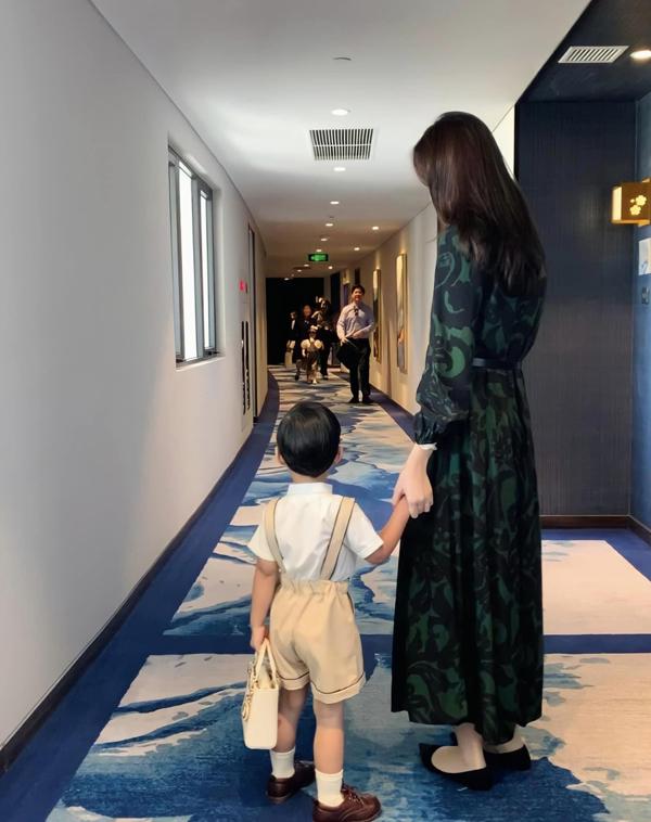 Con trai Hoa hậu Đặng Thu Thảo phổng phao tuổi lên 3, phiên bản nhí của bố-5