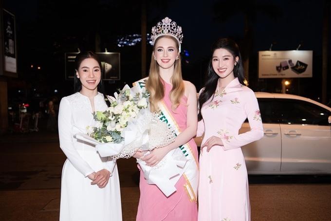 Nhan sắc Hoa hậu Quốc tế gây bất ngờ khi đến Việt Nam-5