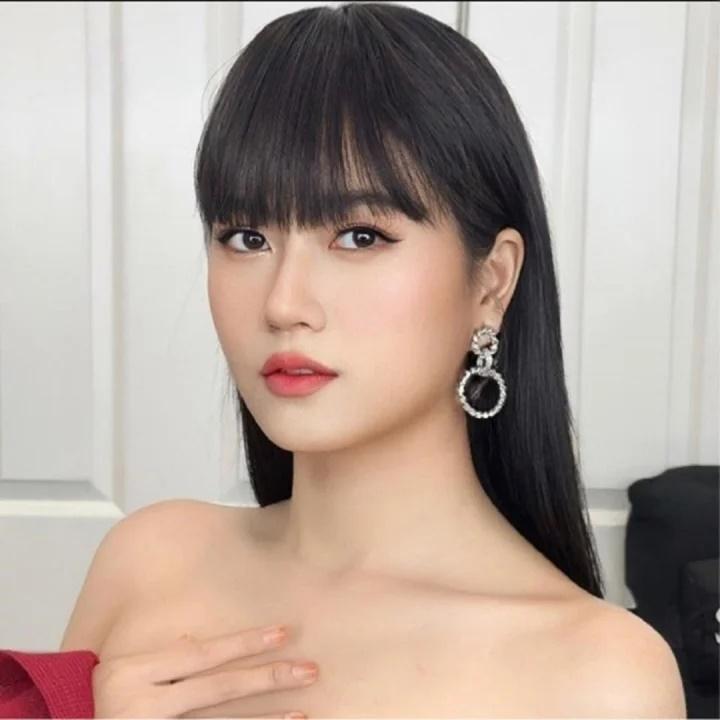 Nhan sắc ngày càng lạ của Lâm Vỹ Dạ-11