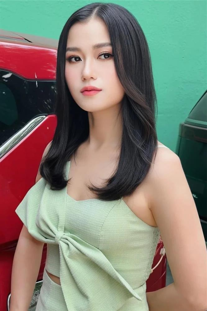 Nhan sắc ngày càng lạ của Lâm Vỹ Dạ-6