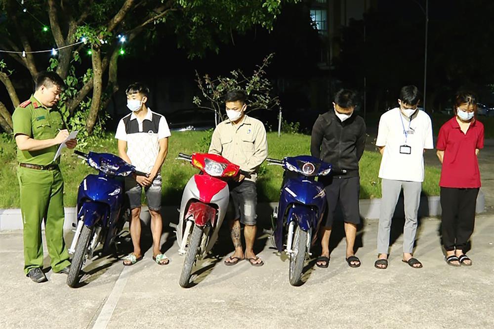 Triệu tập nhóm thanh niên bốc đầu xe máy rồi phát trực tiếp trên TikTok-1