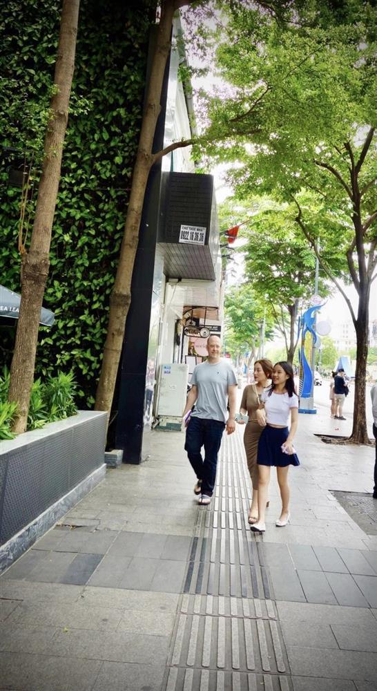 Vợ cũ Thành Trung lấy chồng Tây giờ trẻ như chị em với con gái 13 tuổi-5