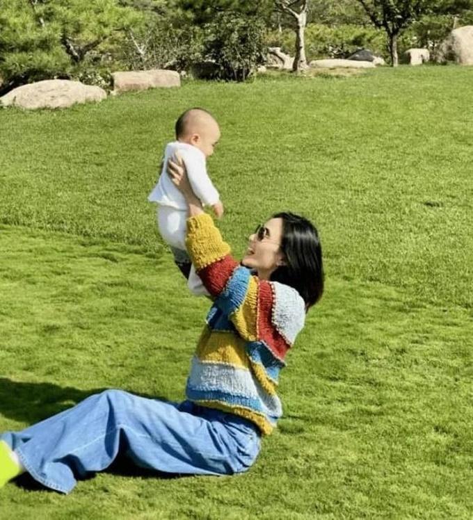 Vợ kém 19 tuổi muốn chung tay gánh vác khoản nợ triệu USD với Lý Á Bằng-2