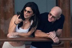 Vợ sắp cưới của tỷ phú Jeff Bezos giàu ra sao?