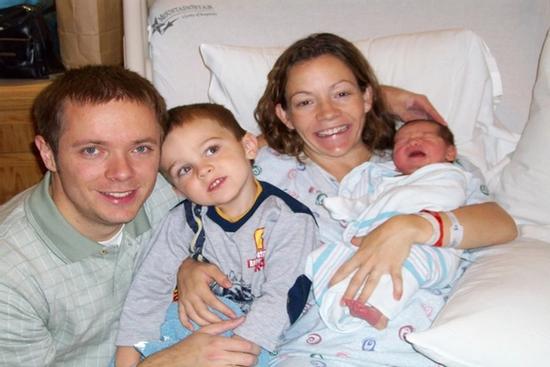 Thử xét nghiệm ADN, ông bố 'sốc lên sốc xuống' phát hiện nuôi con 'tu hú'