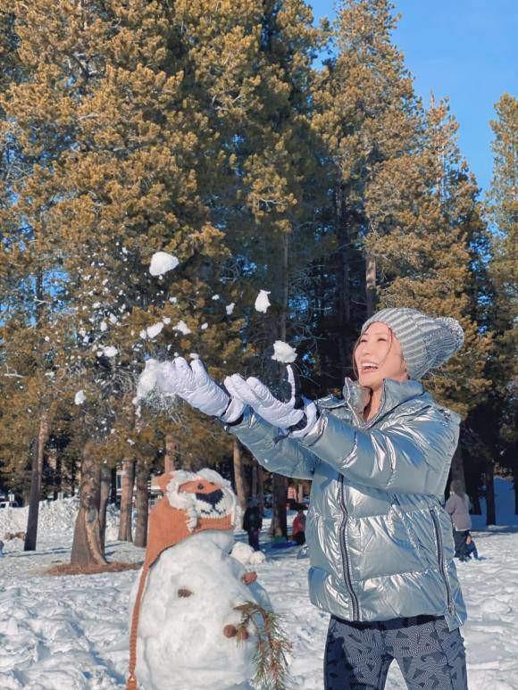 Bị nghi sang Mỹ sinh con, Hương Tràm mặc đồ toát mùi tiền-3