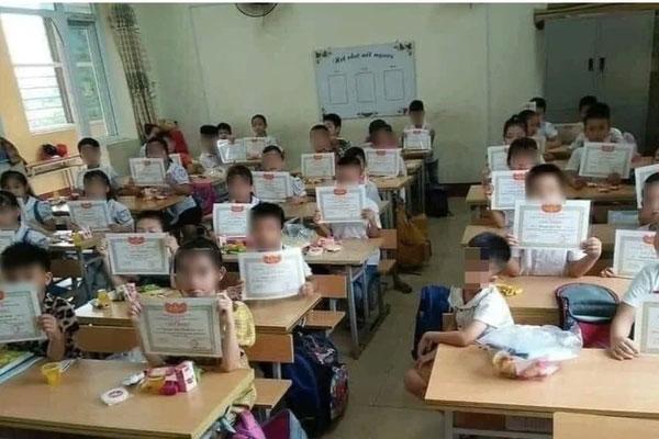 Bí mật xé lòng đằng sau ước mơ cầm giấy khen của một bé gái-2