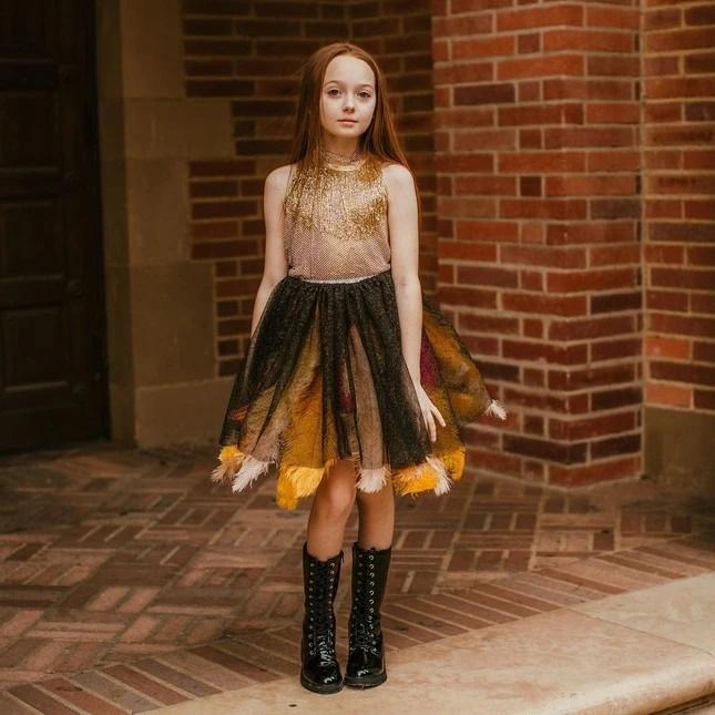 Cậu bé đòi chơi ma-nơ-canh trở thành nhà thiết kế 7 tuổi nổi tiếng thế giới-7