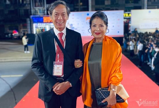 NSND Bùi Bài Bình kể về cuộc hôn nhân 42 năm với bạn cùng lớp diễn viên