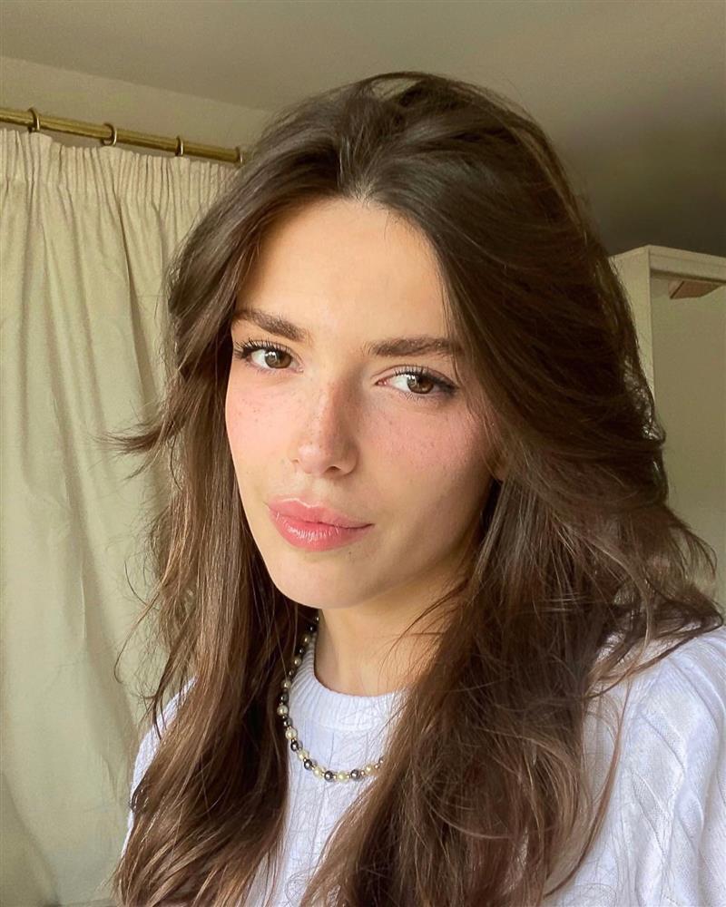 Bôi kem chống nắng: Cách chăm sóc da hiệu quả của phụ nữ Pháp-1