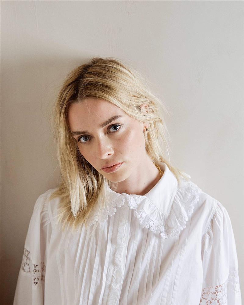 Bôi kem chống nắng: Cách chăm sóc da hiệu quả của phụ nữ Pháp-4