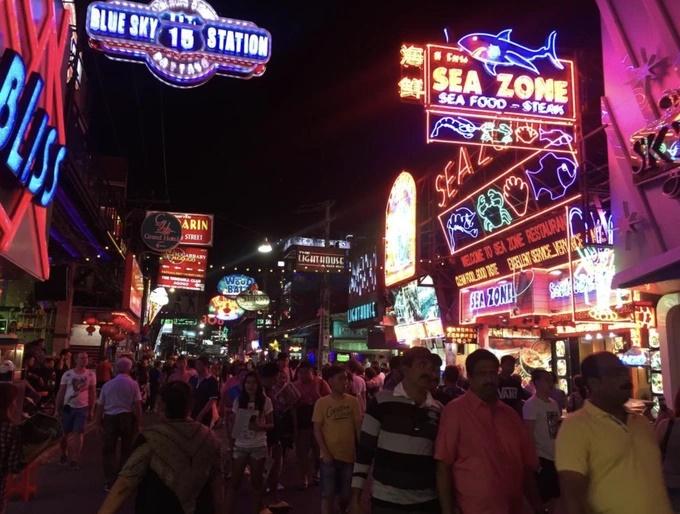 Khách Việt đến phố đèn đỏ ở Thái Lan, thấy… sợ hơn là thích-1