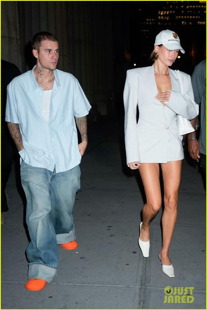 Vợ Justin Bieber mặc giấu quần hẹn hò cùng chồng-1
