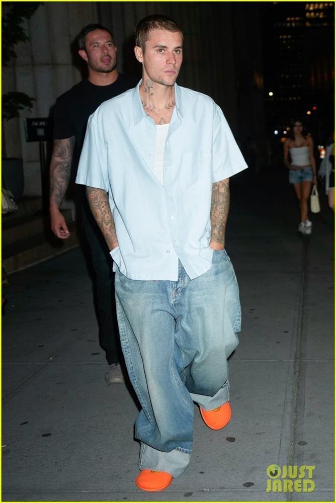 Vợ Justin Bieber mặc giấu quần hẹn hò cùng chồng-3