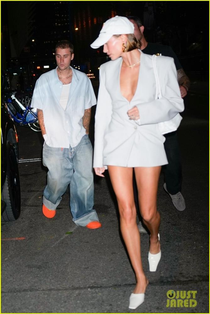 Vợ Justin Bieber mặc giấu quần hẹn hò cùng chồng-4