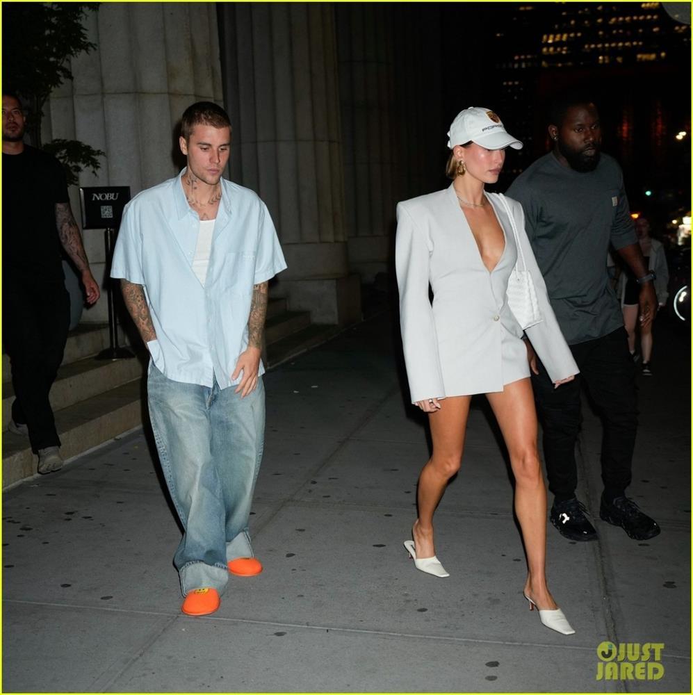 Vợ Justin Bieber mặc giấu quần hẹn hò cùng chồng-8