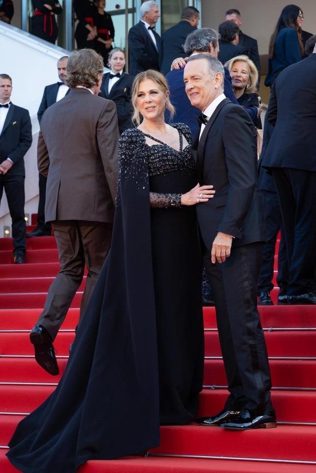 Vợ chồng Tom Hanks mắng mỏ nhân viên trên thảm đỏ Cannes-1