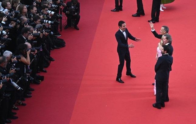 Vợ chồng Tom Hanks mắng mỏ nhân viên trên thảm đỏ Cannes-2