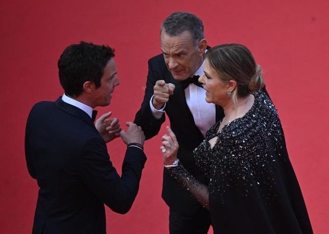 Vợ chồng Tom Hanks mắng mỏ nhân viên trên thảm đỏ Cannes-3