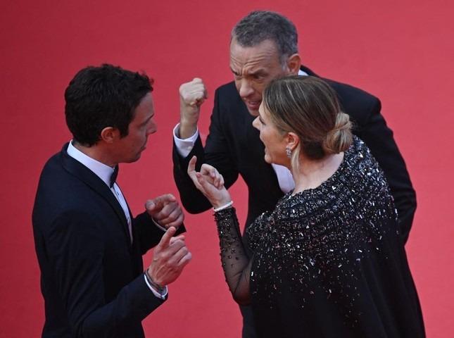 Vợ chồng Tom Hanks mắng mỏ nhân viên trên thảm đỏ Cannes-4