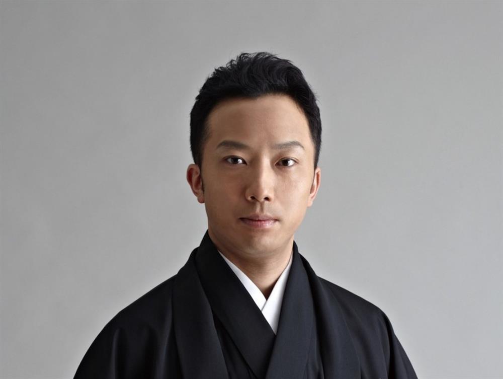 Diễn viên 47 tuổi đối mặt với tội giết người sau khi cha mẹ tử vong tại nhà-1