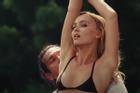 Con gái Johnny Depp bị chỉ trích ở Cannes vì đóng phim ngập cảnh 'nóng'
