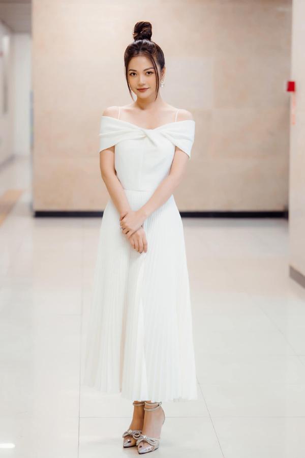 Sắc vóc trẻ trung ngoài 40 của nàng dâu cả Gia Đình Mình Vui Bất Thình Lình-9