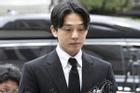 Scandal dùng chất cấm: Tài tử Yoo Ah In cùng bạn trai tin đồn bị áp giải tới trại giam