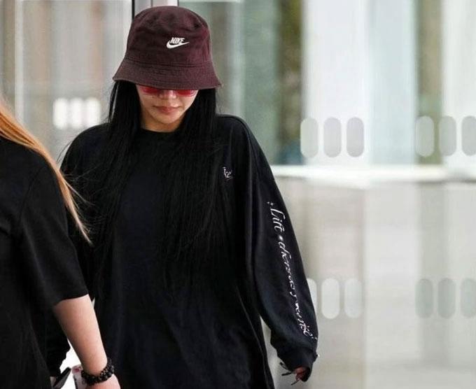 Sau lễ ăn hỏi 15 thỏi vàng, con gái tỷ phú tiễn chồng cũ đi thụ án tù-2