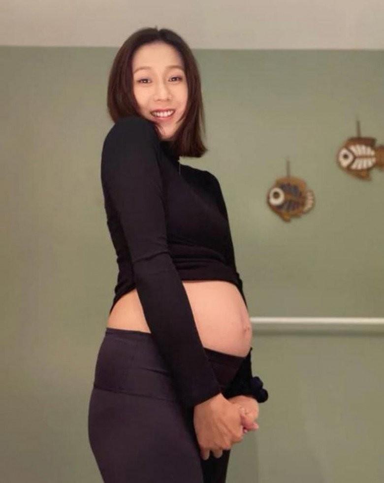 Ngọc nữ hàng đầu Hồng Kông sau ba lần vượt cạn đẹp nức nở-3