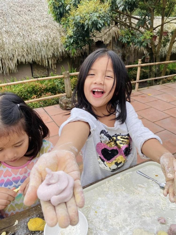 Nữ MC nhiều con nhất VTV có cuộc sống như mơ bên các con-11