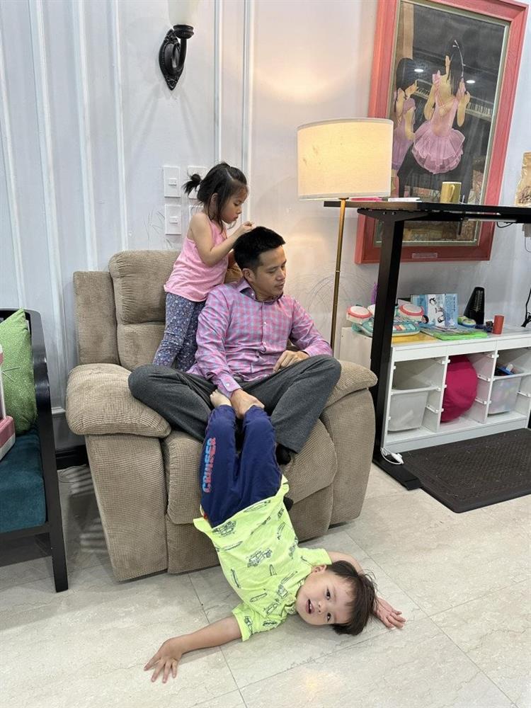 Nữ MC nhiều con nhất VTV có cuộc sống như mơ bên các con-16