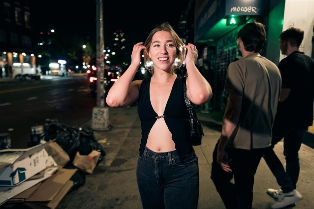 Gen Z chuộng thời trang táo bạo-6