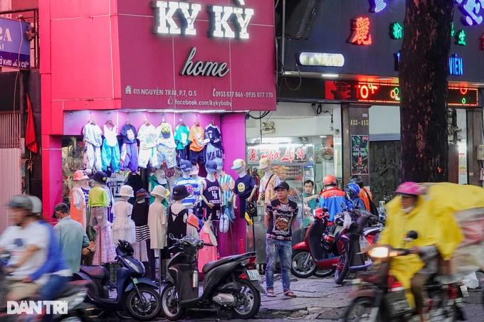 Phố thời trang sầm uất nhất TPHCM ế ẩm chưa từng thấy, shop chết la liệt-1