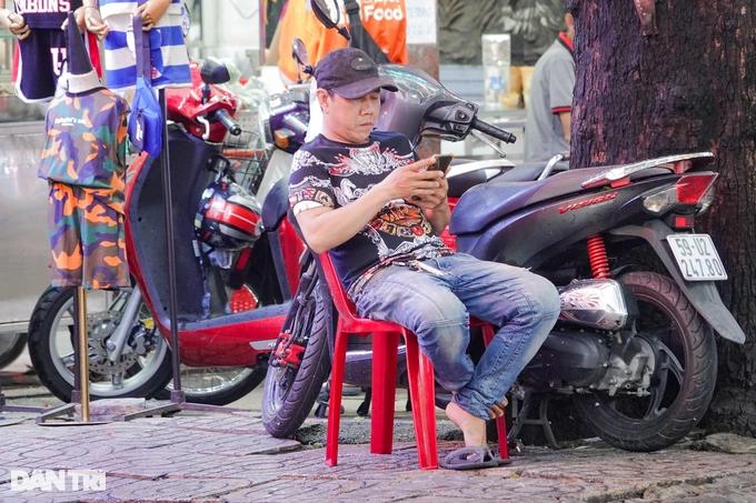 Phố thời trang sầm uất nhất TPHCM ế ẩm chưa từng thấy, shop chết la liệt-2