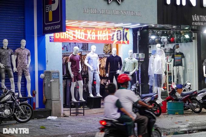 Phố thời trang sầm uất nhất TPHCM ế ẩm chưa từng thấy, shop chết la liệt-3