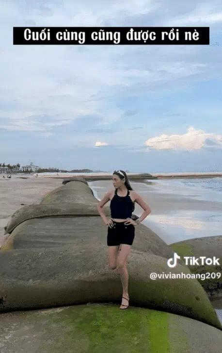 Võ Hoàng Yến và Minh Tú catwalk trên đá rêu-4