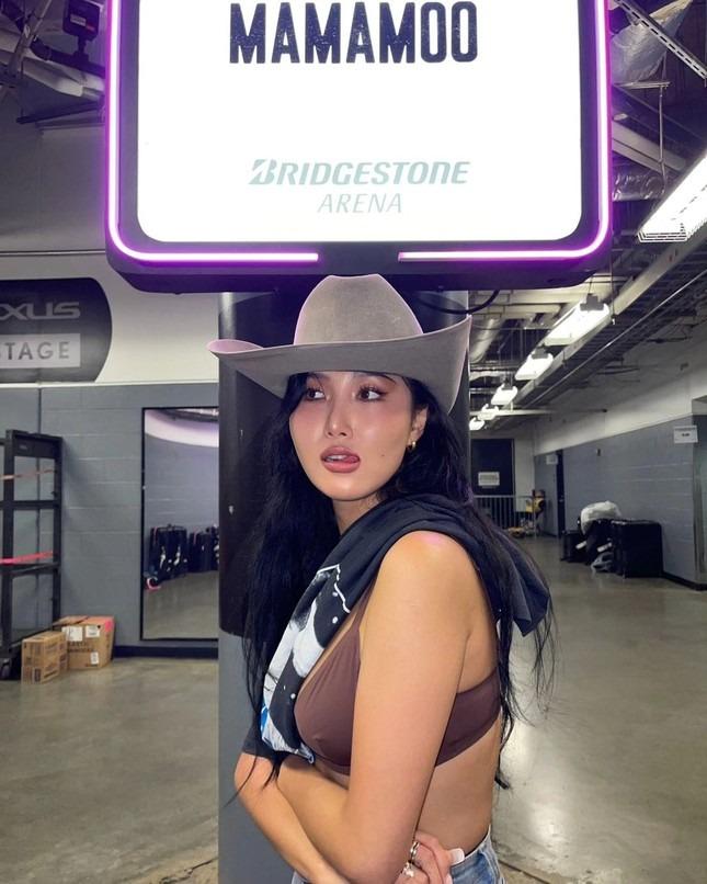 Nữ ca sĩ biểu diễn gợi dục sau khi bị chỉ trích-3