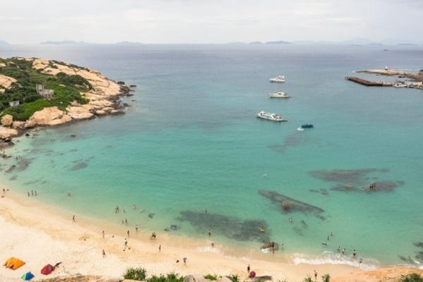 Cô gái dập nát nhãn cầu khi chai nước ngọt mua qua mạng nổ tung-2